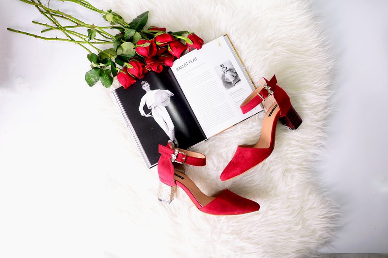 Mestrae editorial — Audrey Hepburn book and red shoes